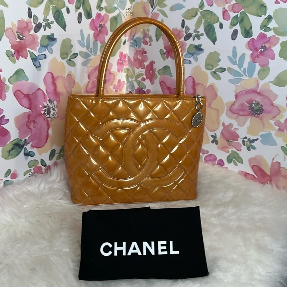 💯Authentic Chanel Medallion PM Size🍀